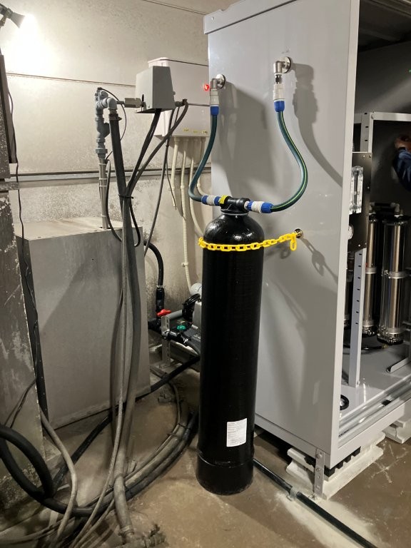 洗車機用純水器の設置工事｜熊本県 カーディーラー様_画像04